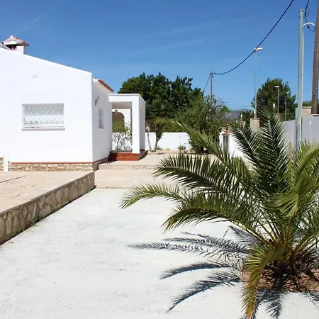 Villa Oasis: Beachside Retreat With Private Pool *